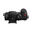 Mirrorless con funzionalita streaming e registrazione video a 10 bit C4K 60p/50p.